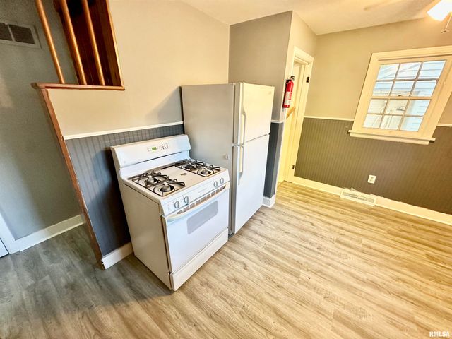 1460 BEECHER Street, Galesburg, IL 61401