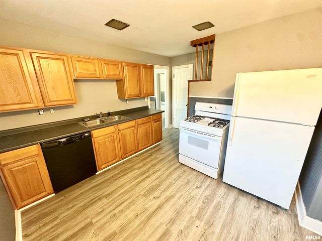 1460 BEECHER Street, Galesburg, IL 61401