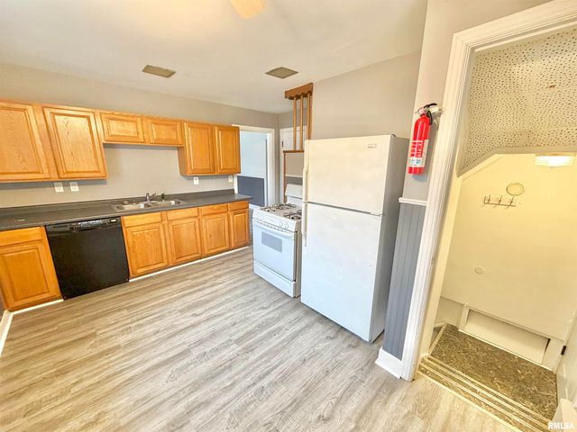 1460 BEECHER Street, Galesburg, IL 61401