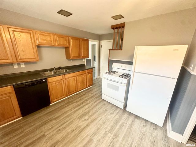 1460 BEECHER Street, Galesburg, IL 61401