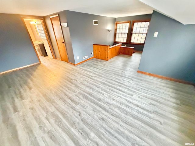 1460 BEECHER Street, Galesburg, IL 61401