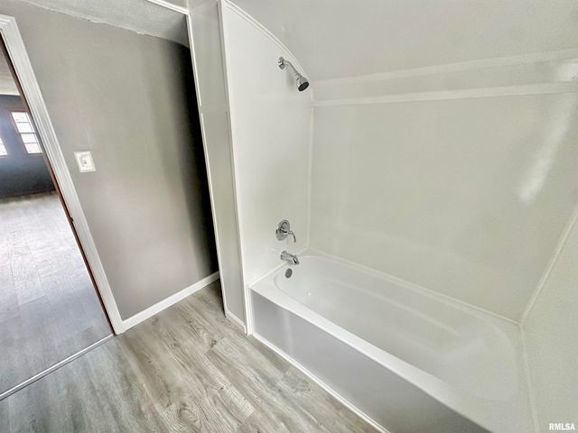 1460 BEECHER Street, Galesburg, IL 61401