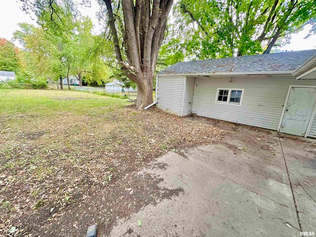 1460 BEECHER Street, Galesburg, IL 61401