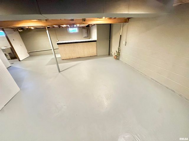 1460 BEECHER Street, Galesburg, IL 61401