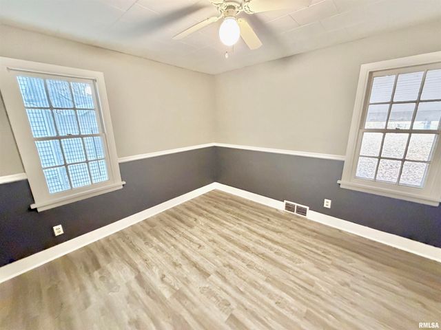 1460 BEECHER Street, Galesburg, IL 61401