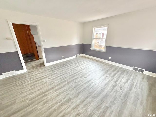 1460 BEECHER Street, Galesburg, IL 61401