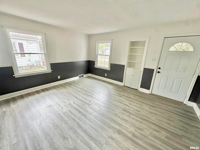 1460 BEECHER Street, Galesburg, IL 61401