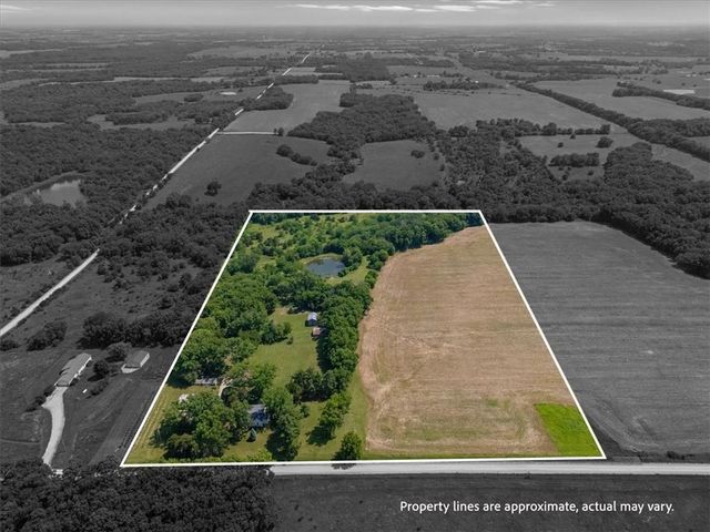 3281 W 319th Street, Louisburg, KS 66053