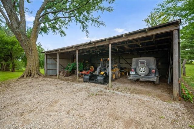 3281 W 319th Street, Louisburg, KS 66053