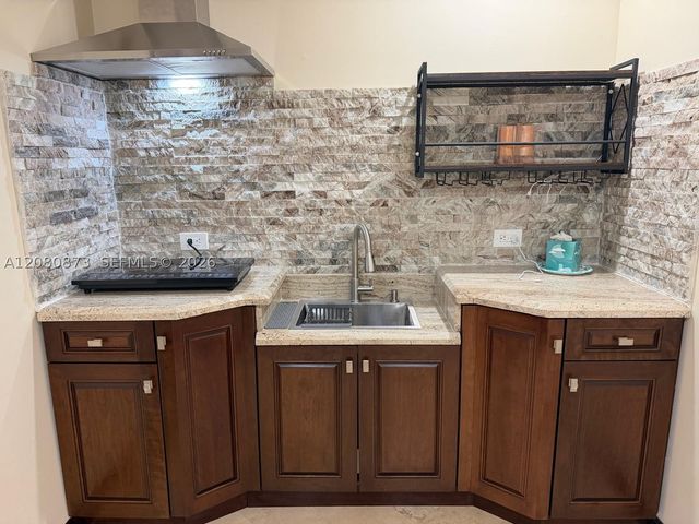 9051 NW 18th Ct 0, Pembroke Pines, FL 33024
