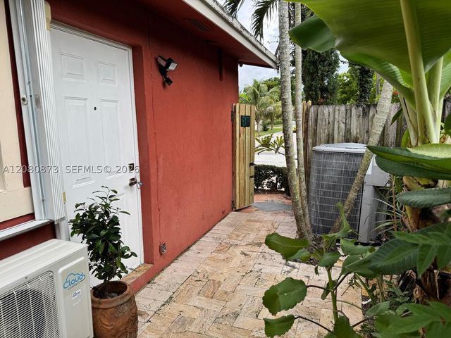 9051 NW 18th Ct 0, Pembroke Pines, FL 33024
