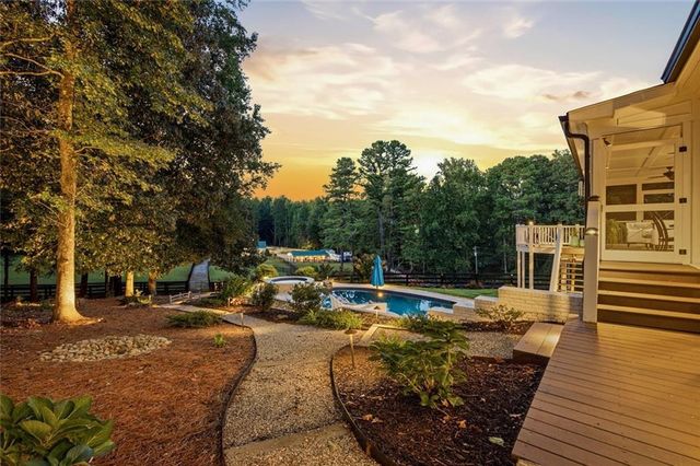 565 Old Lathemtown Road, Canton, GA 30115