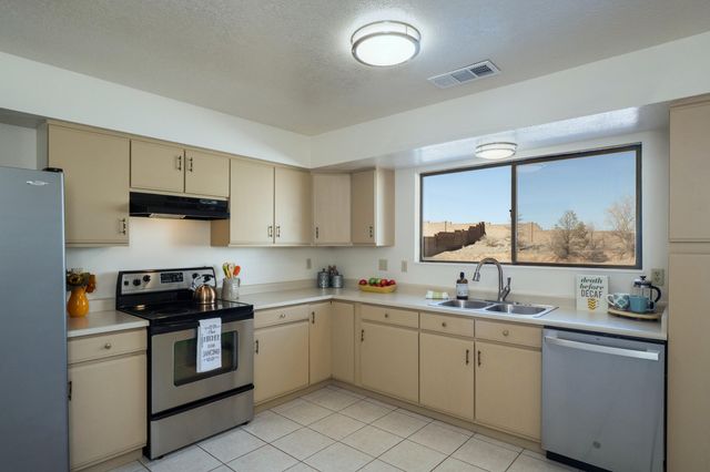 4577 Rockaway Loop NE, Rio Rancho, NM 87124