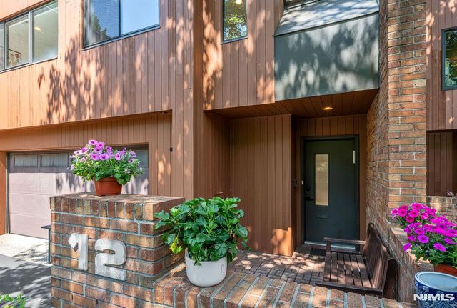 12 Kira Lane, Englewood, NJ 07631