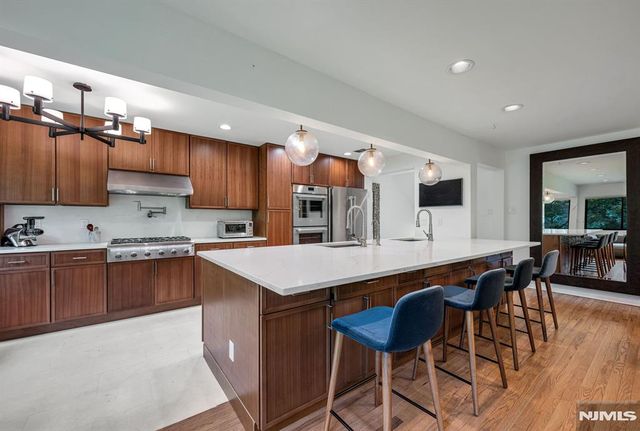 12 Kira Lane, Englewood, NJ 07631