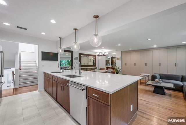 12 Kira Lane, Englewood, NJ 07631