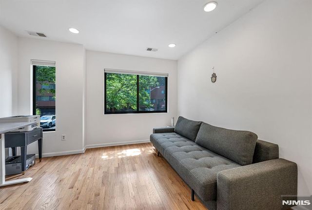 12 Kira Lane, Englewood, NJ 07631