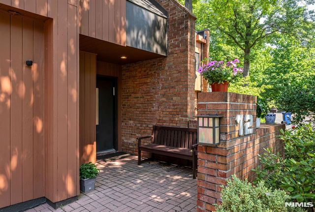 12 Kira Lane, Englewood, NJ 07631