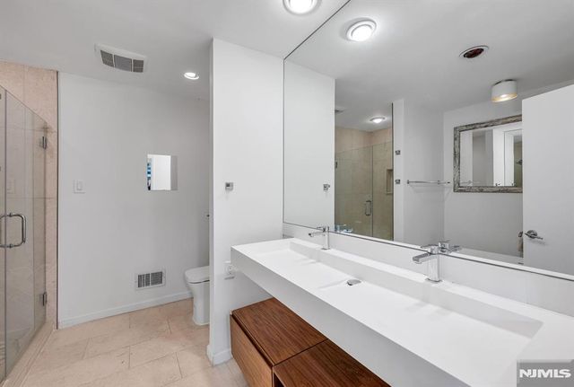 12 Kira Lane, Englewood, NJ 07631