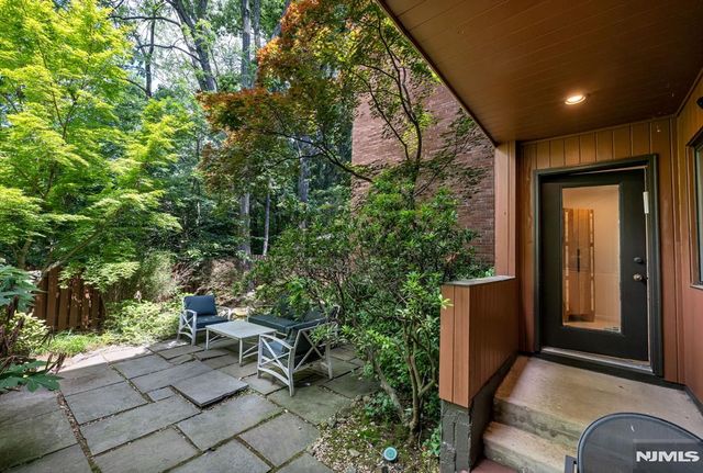 12 Kira Lane, Englewood, NJ 07631