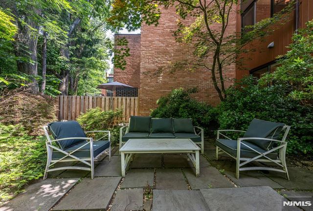 12 Kira Lane, Englewood, NJ 07631