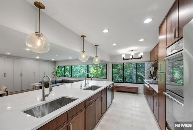 12 Kira Lane, Englewood, NJ 07631