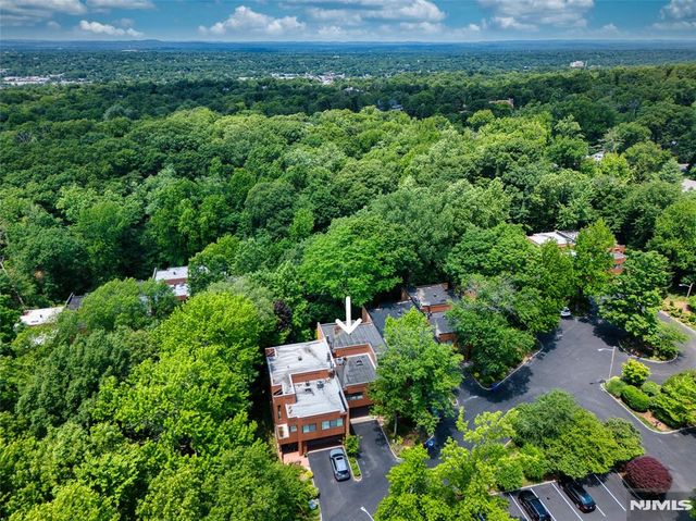 12 Kira Lane, Englewood, NJ 07631