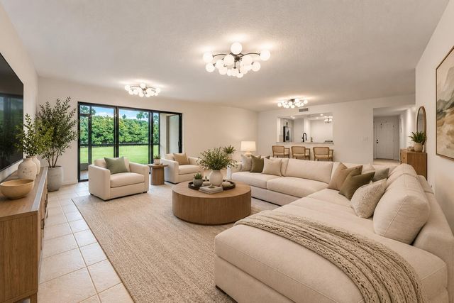 9644 SILLS E 103, Boynton Beach, FL 33437
