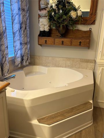 6700 W Tx-220-Loop Loop W, La Grange, TX 78963