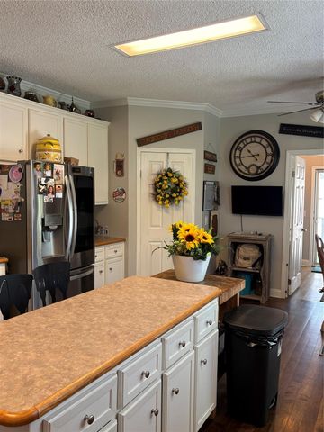 6700 W Tx-220-Loop Loop W, La Grange, TX 78963