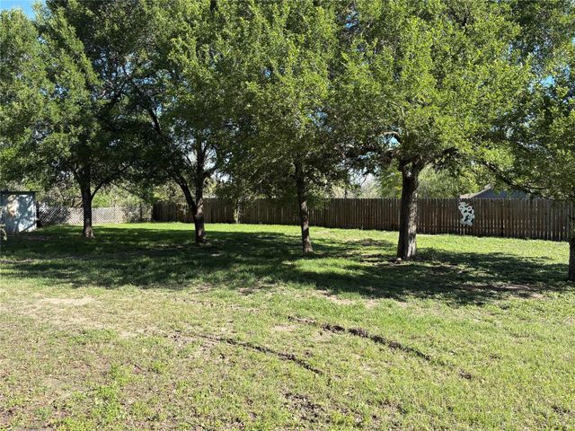 6700 W Tx-220-Loop Loop W, La Grange, TX 78963