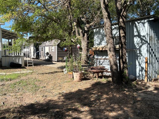 6700 W Tx-220-Loop Loop W, La Grange, TX 78963
