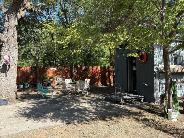 6700 W Tx-220-Loop Loop W, La Grange, TX 78963