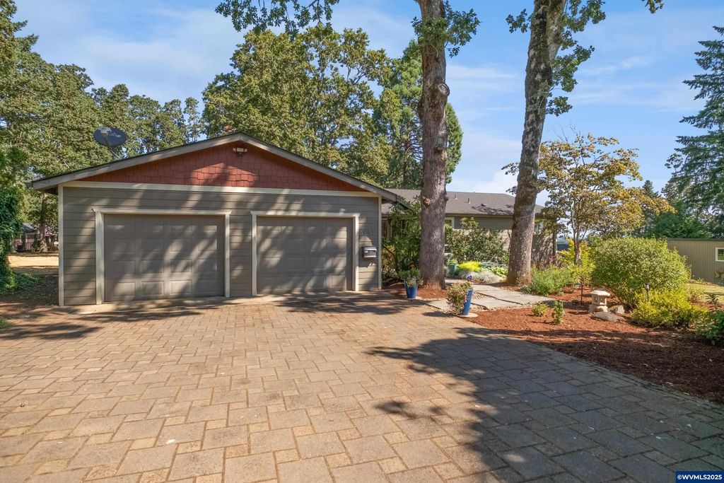 945 Downs St S, Salem, OR 97302