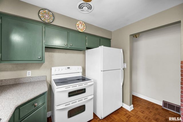 5104 N BEVALON Place, Peoria, IL 61614