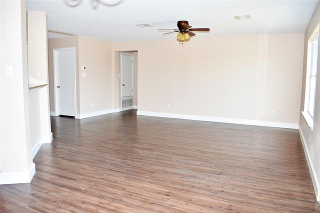 804 Lavaca LOOP, Elgin, TX 78621