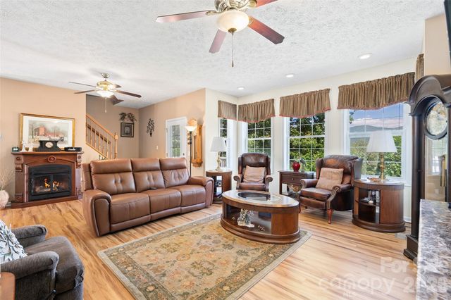 637 April Park, Waynesville, NC 28786