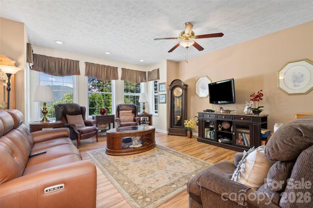 637 April Park, Waynesville, NC 28786