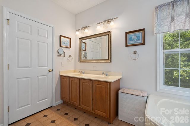 637 April Park, Waynesville, NC 28786