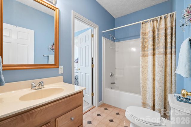 637 April Park, Waynesville, NC 28786