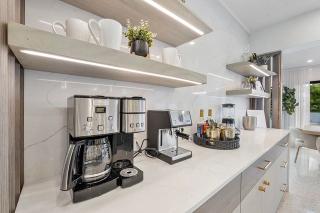 4875 NE 18th Avenue, Oakland Park, FL 33334