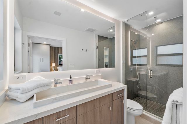 4875 NE 18th Avenue, Oakland Park, FL 33334