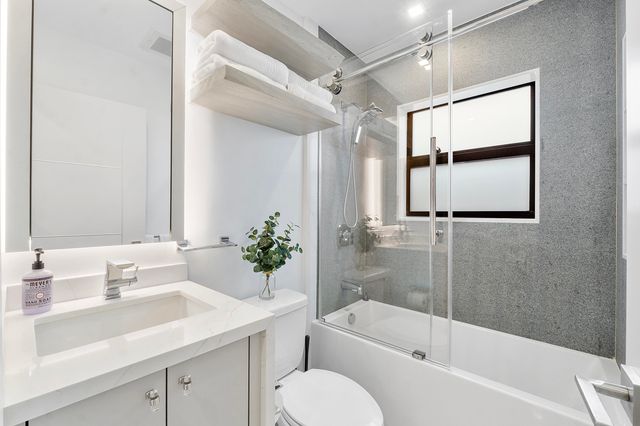 4875 NE 18th Avenue, Oakland Park, FL 33334