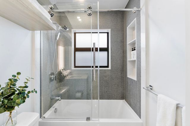 4875 NE 18th Avenue, Oakland Park, FL 33334