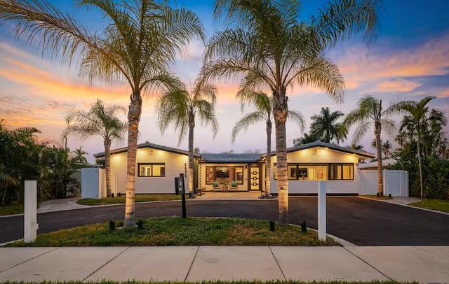 4875 NE 18th Avenue, Oakland Park, FL 33334