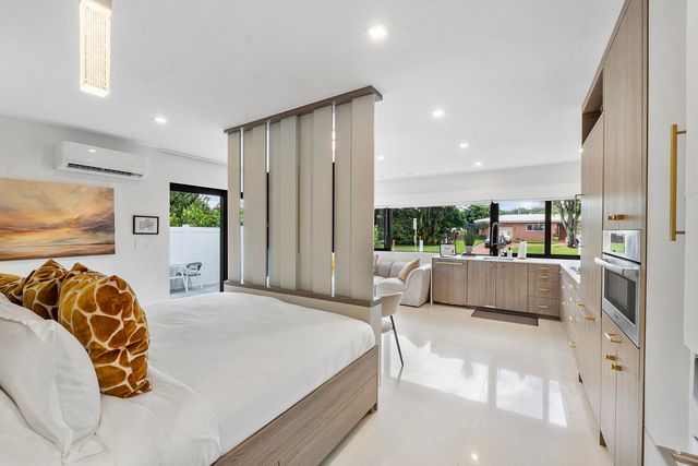 4875 NE 18th Avenue, Oakland Park, FL 33334