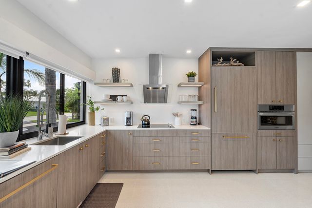 4875 NE 18th Avenue, Oakland Park, FL 33334