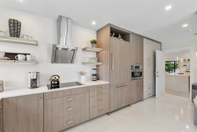 4875 NE 18th Avenue, Oakland Park, FL 33334