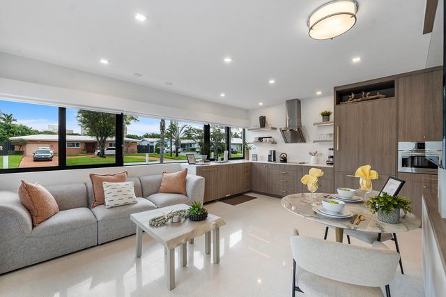 4875 NE 18th Avenue, Oakland Park, FL 33334