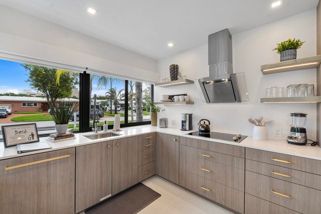 4875 NE 18th Avenue, Oakland Park, FL 33334